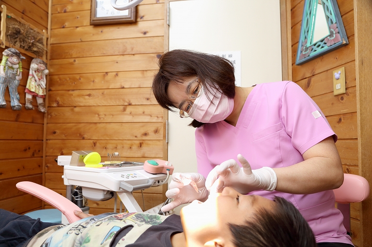 日本矯正歯科学会の臨床指導医が在籍しています